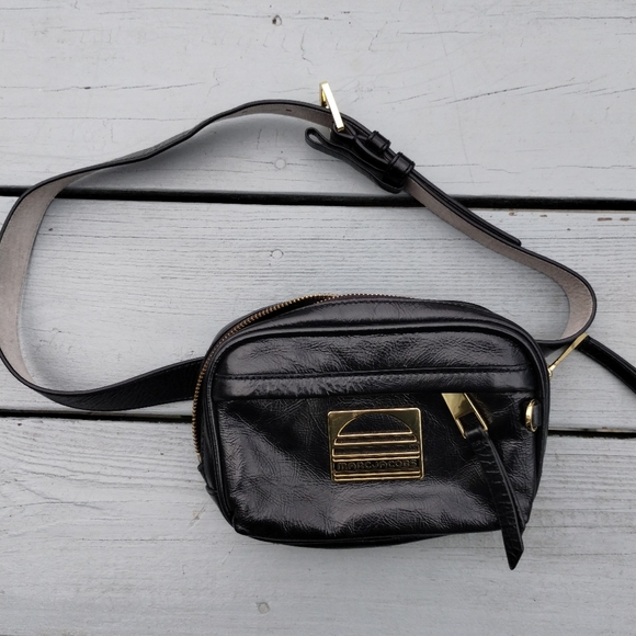 Marc Jacobs Black Leather Belt Bag with Gold Accents - Picture 11 of 11